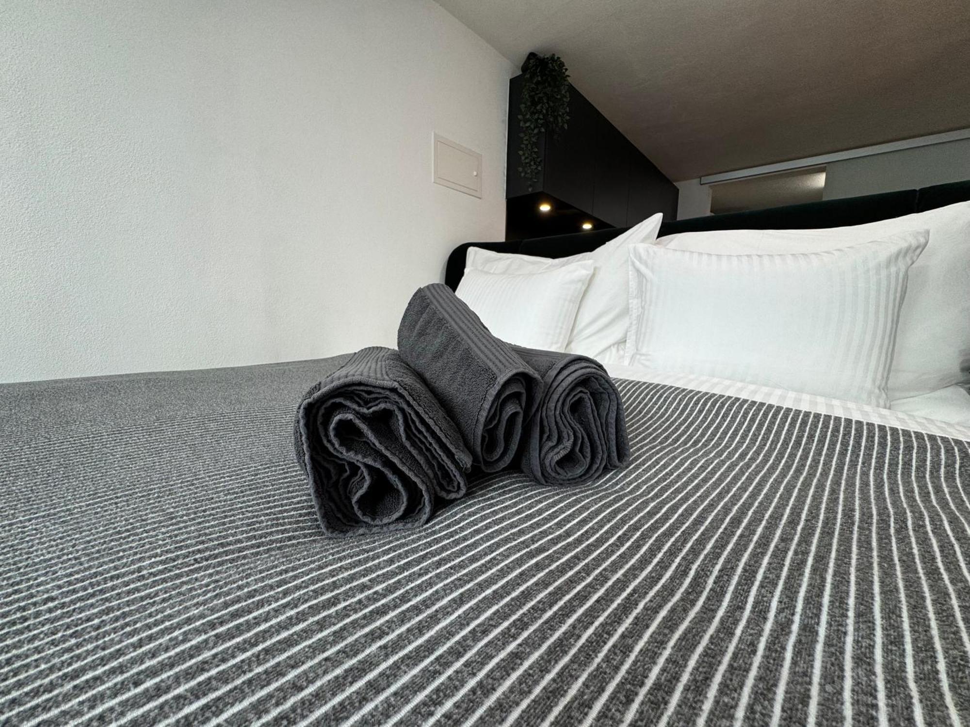 Appartement Au Rez-De-Chaussee En Vieille Ville De Porrentruy Buitenkant foto